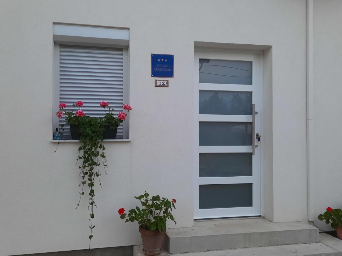 Studio Apartman Marta Korenica Exterior photo